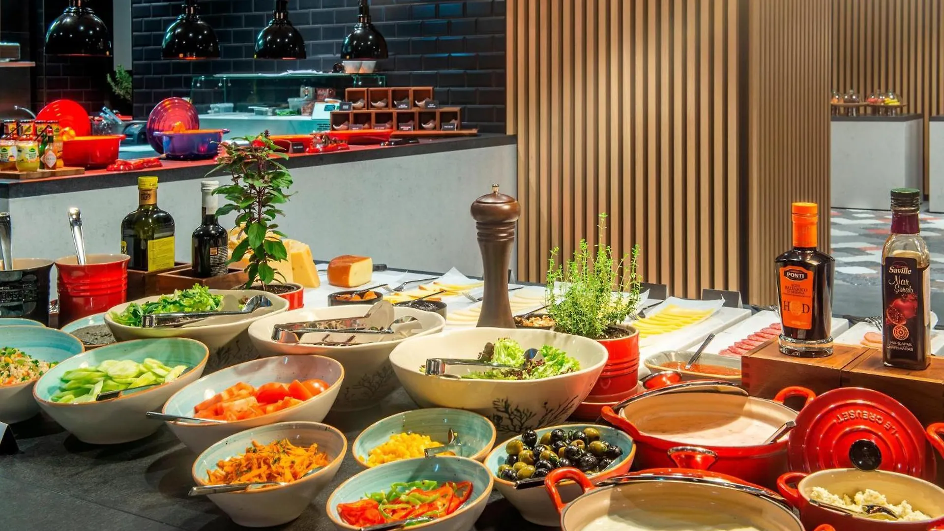 Sheraton Grand Tbilisi Metechi Palace 5*,