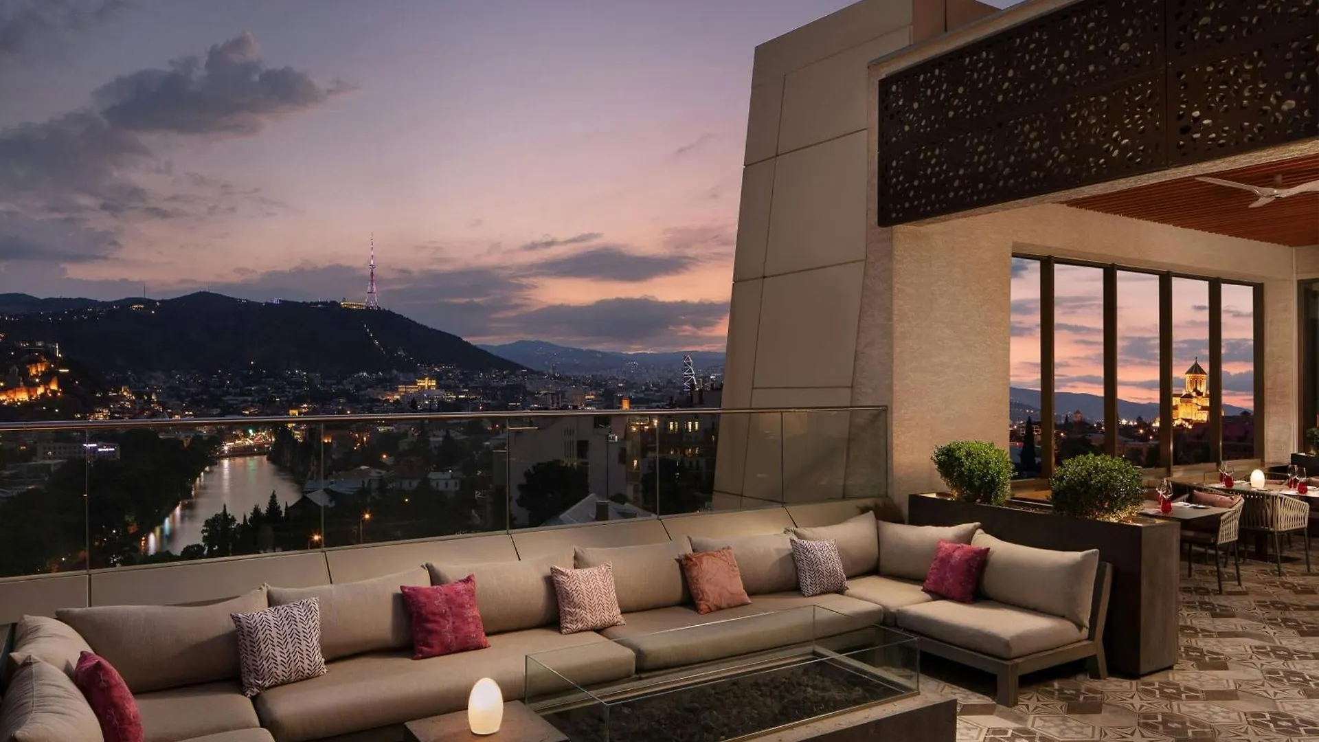 Hotell Sheraton Grand Tbilisi Metechi Palace