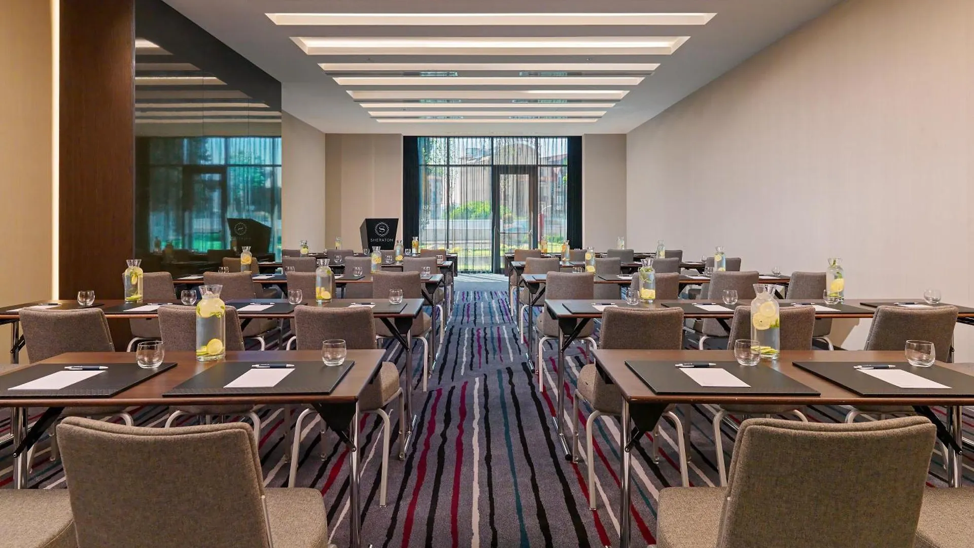Sheraton Grand Tbilisi Metechi Palace 5*,
