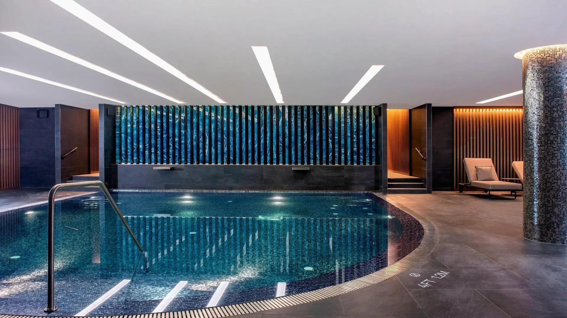 Sheraton Grand Tbilisi Metechi Palace 5*,