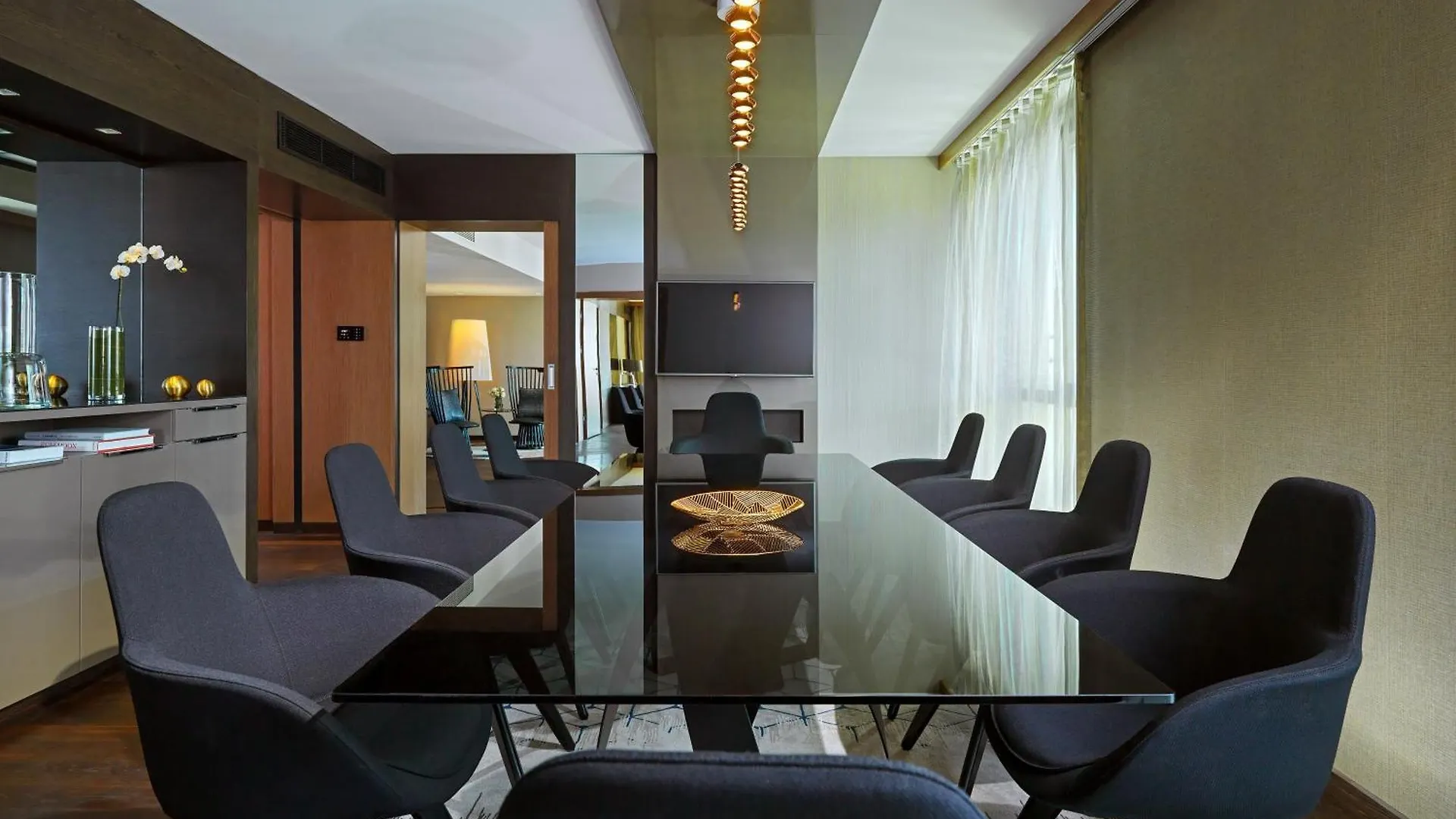 Sheraton Grand Tbilisi Metechi Palace 5*,