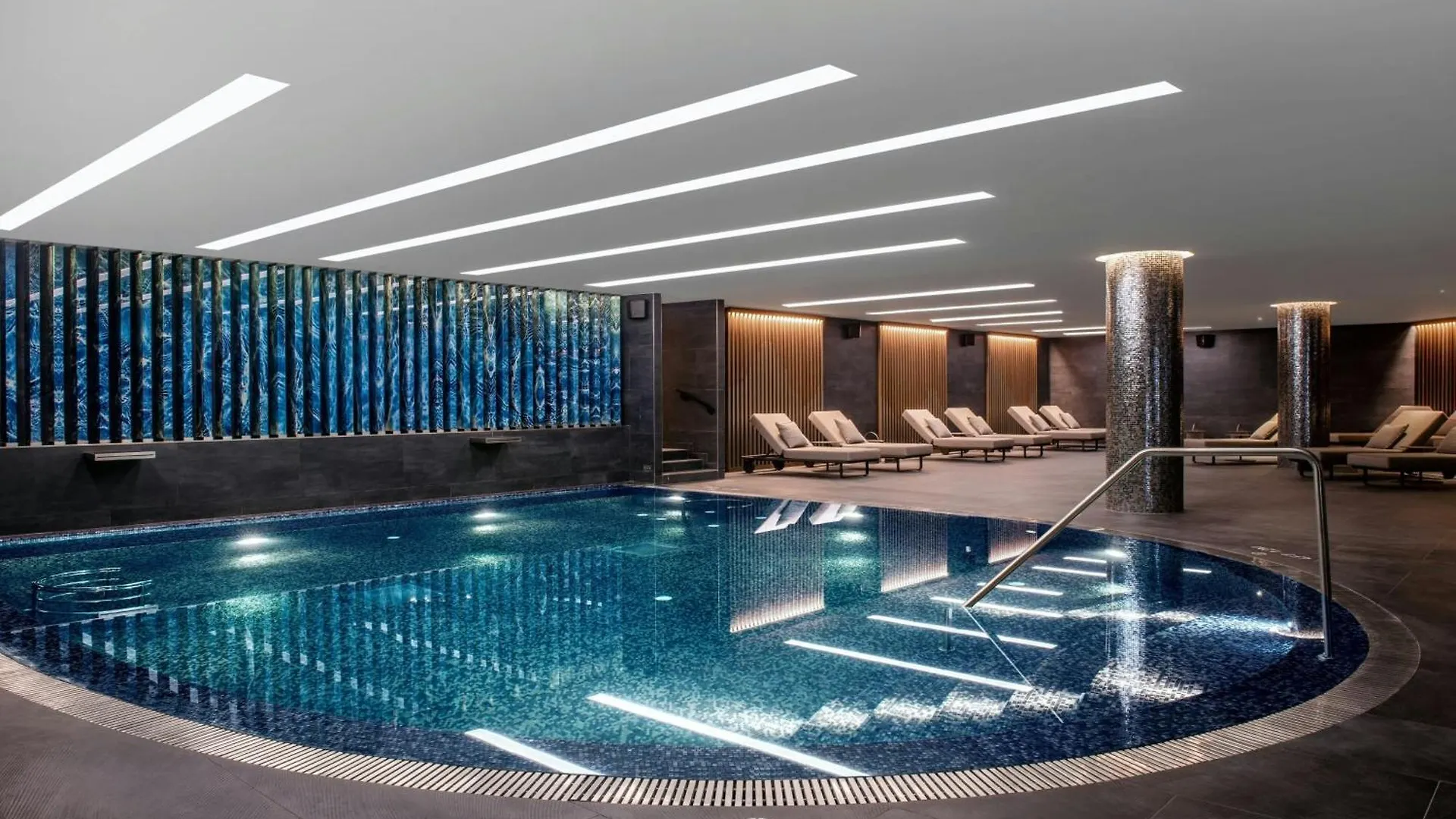 מלון Sheraton Grand Tbilisi Metechi Palace